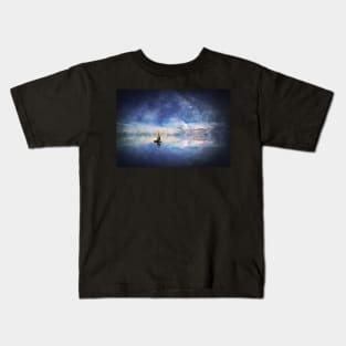 Segelschiff auf Sternenozean Kids T-Shirt